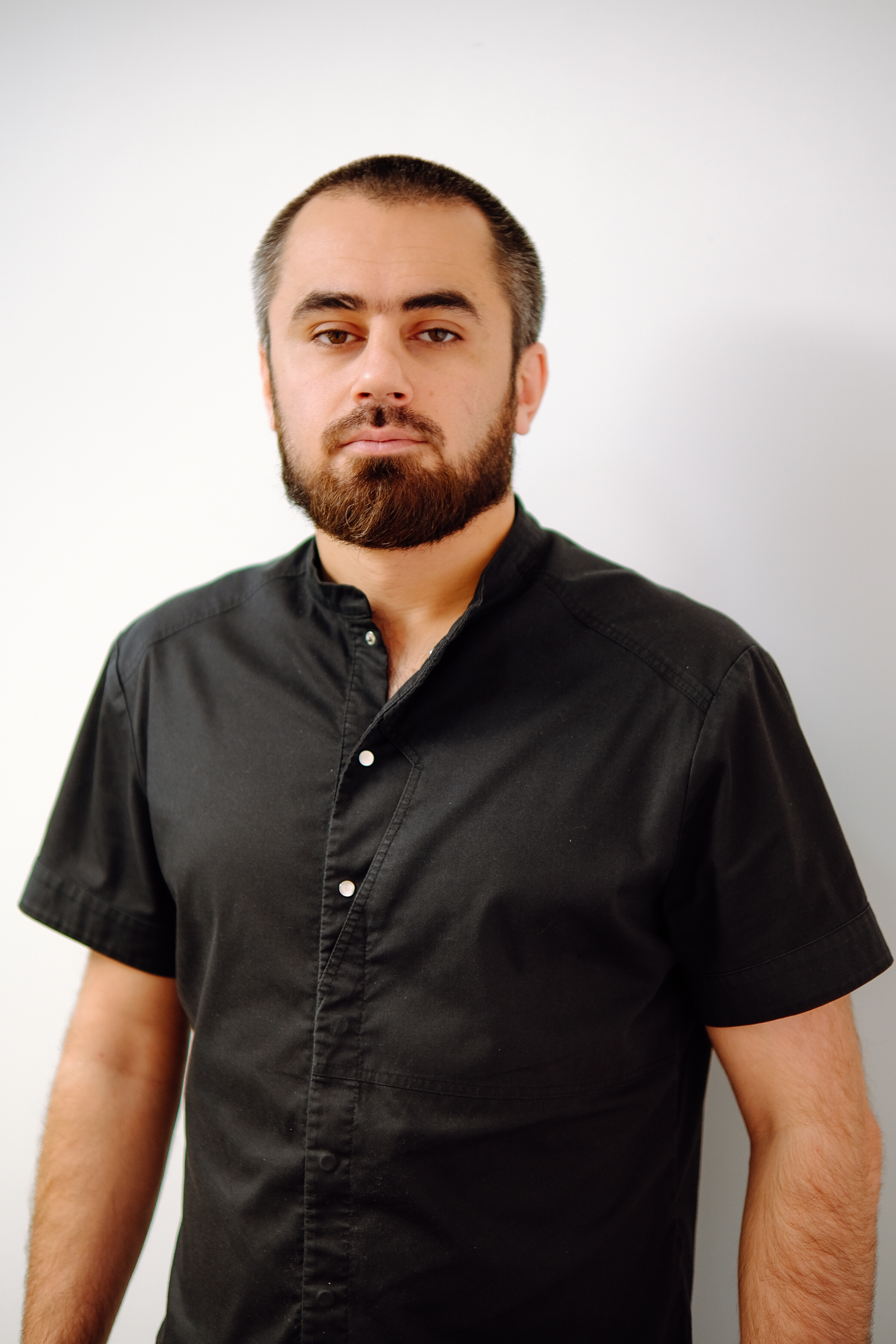 Эльдаров Муслим Камилович — хирург-имплантолог